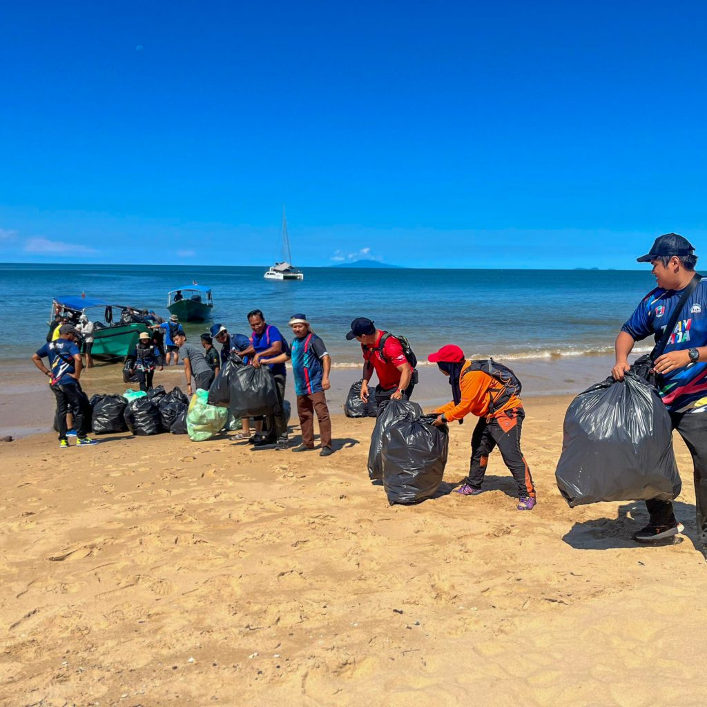 RED ROCK BEACH CLEANING